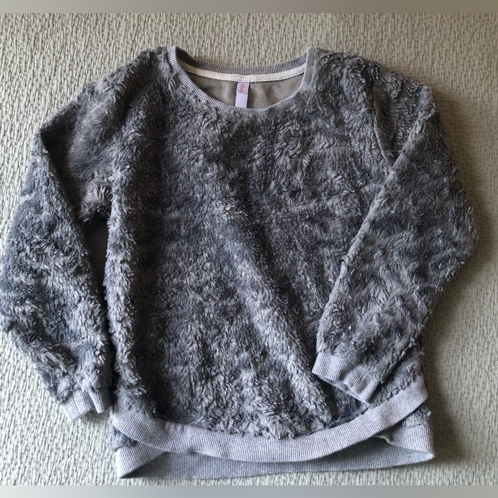 Girls fuzzy grey sweater - size 7/8